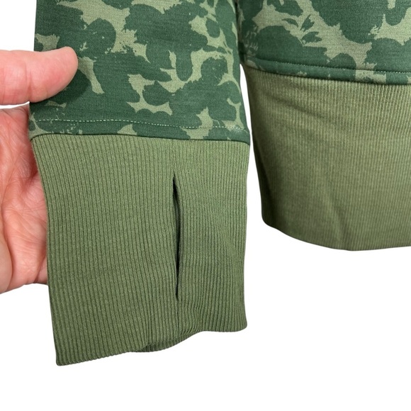 CABI #6030 Marathon Green Camouflage Zip-Up Women's Hoodie Medium - Picture 5 of 6